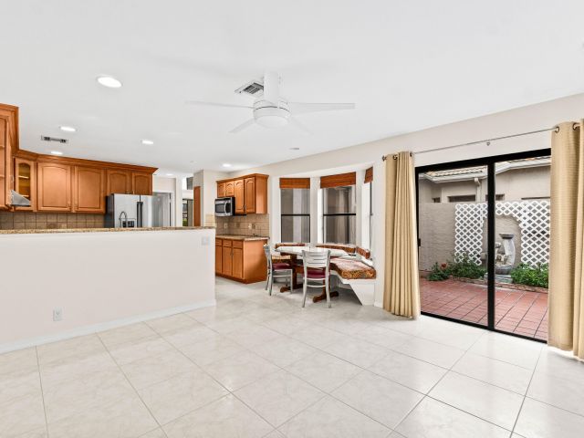 Дом в аренду по адресу 5465 Monterey Circle E - фото 6098911