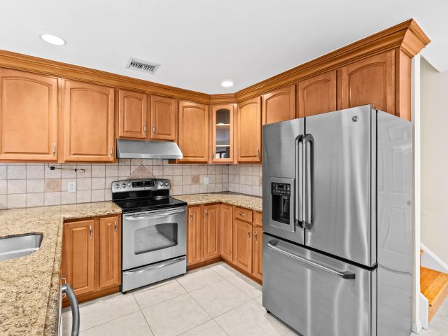 Дом в аренду по адресу 5465 Monterey Circle E - фото 6098913