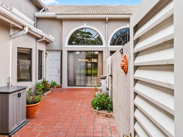 Дом в аренду по адресу 5465 Monterey Circle E - фото 6098916