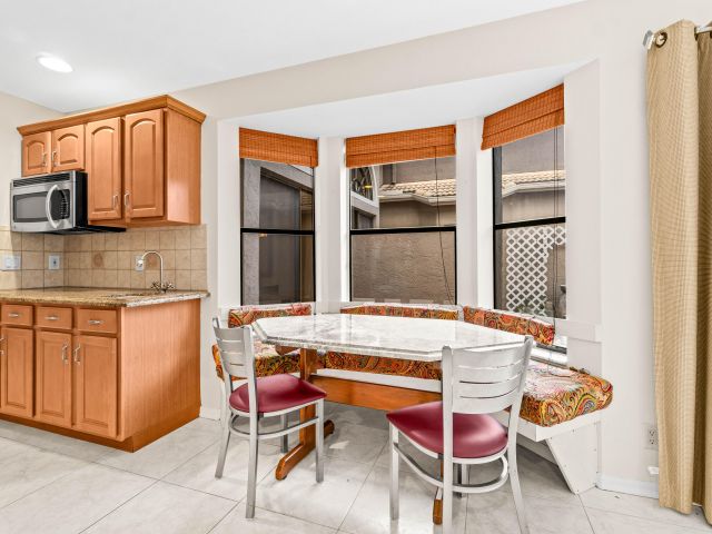 Дом в аренду по адресу 5465 Monterey Circle E - фото 6147623