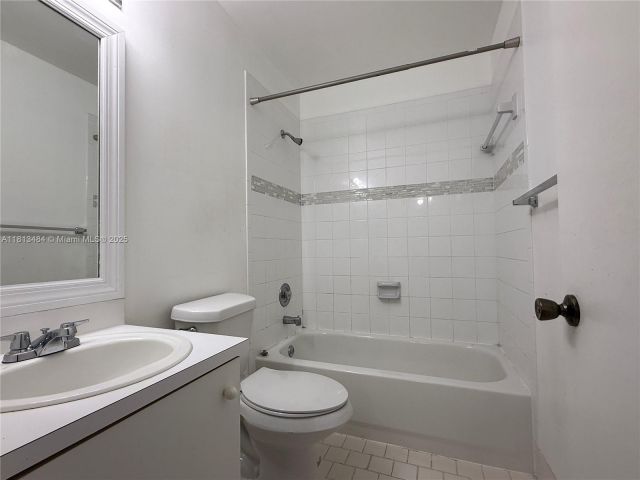 Дом в аренду по адресу 17432 SW 140th Ct - фото 6099729