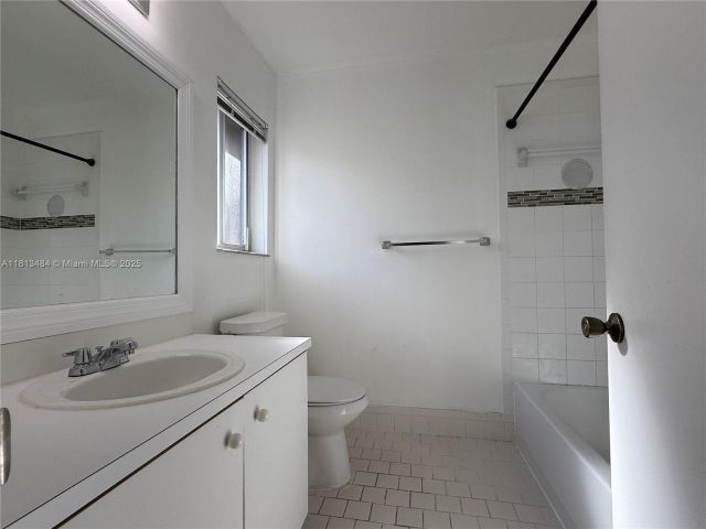 Дом в аренду по адресу 17432 SW 140th Ct - фото 6099735