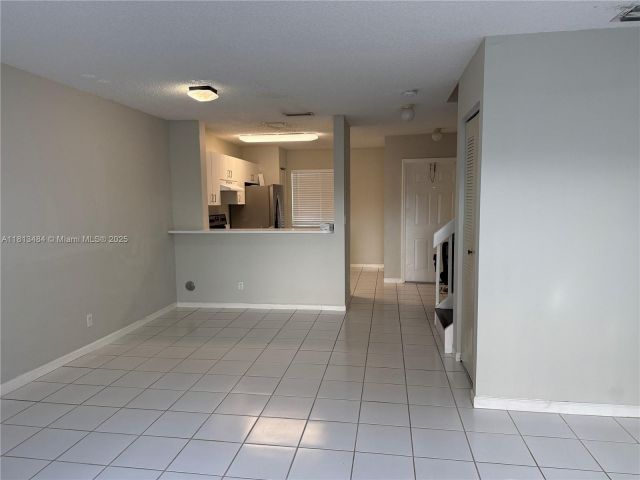 Дом в аренду по адресу 17432 SW 140th Ct - фото 6099743