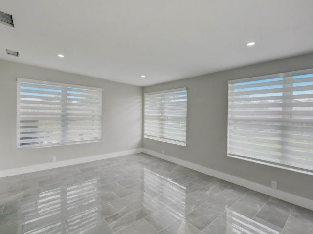 Продажа дома по адресу 520 SW 13th Pl - фото 6115327