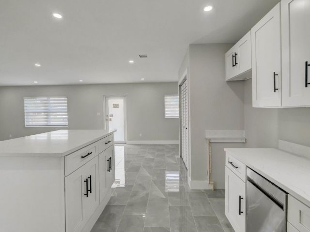 Продажа дома по адресу 520 SW 13th Pl - фото 6115328