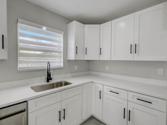 Продажа дома по адресу 520 SW 13th Pl - фото 6115330