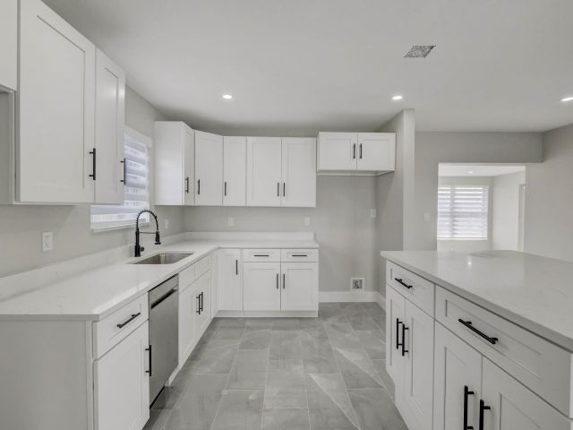 Продажа дома по адресу 520 SW 13th Pl - фото 6115331