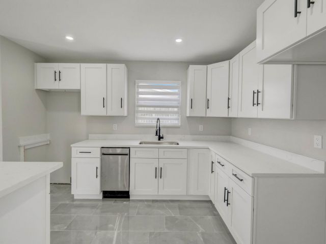 Продажа дома по адресу 520 SW 13th Pl - фото 6115332