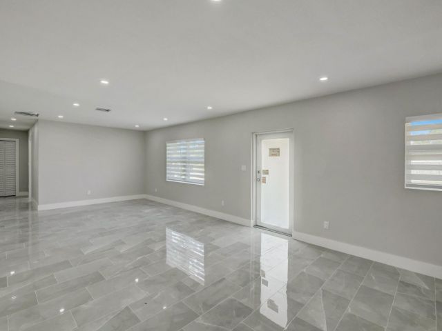 Продажа дома по адресу 520 SW 13th Pl - фото 6115334