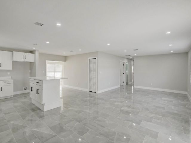 Продажа дома по адресу 520 SW 13th Pl - фото 6115335