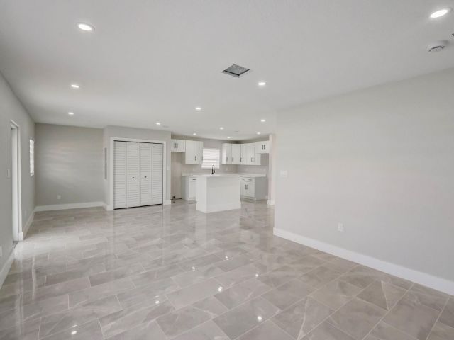 Продажа дома по адресу 520 SW 13th Pl - фото 6115336