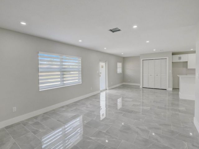 Продажа дома по адресу 520 SW 13th Pl - фото 6115337