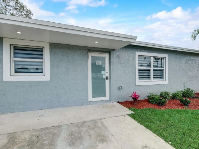 Продажа дома по адресу 520 SW 13th Pl - фото 6115338