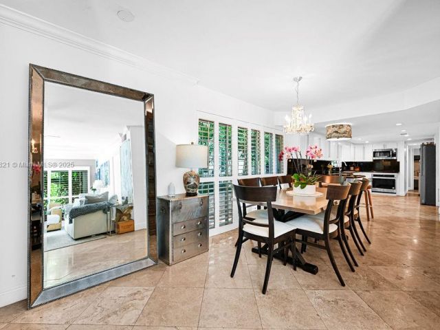 Продажа дома по адресу 1450 Ortega Avenue - фото 6158631