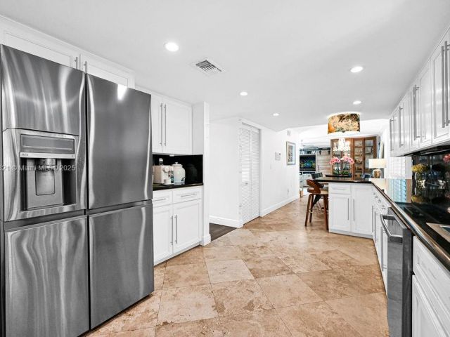 Продажа дома по адресу 1450 Ortega Avenue - фото 6158632