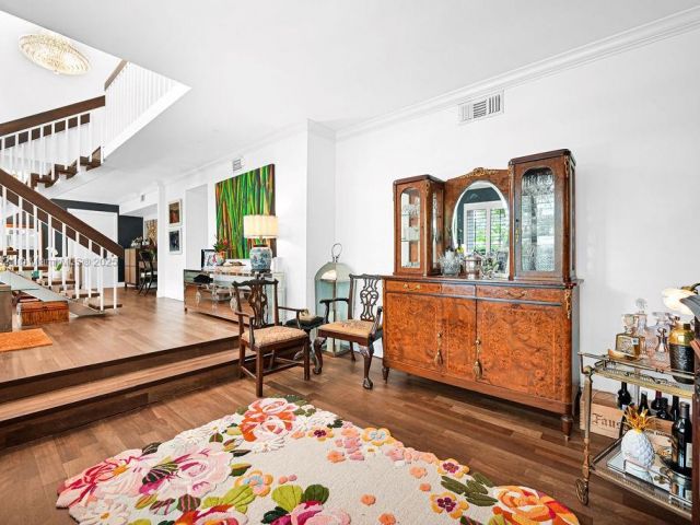 Продажа дома по адресу 1450 Ortega Avenue - фото 6158635