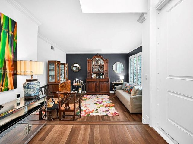 Продажа дома по адресу 1450 Ortega Avenue - фото 6158639