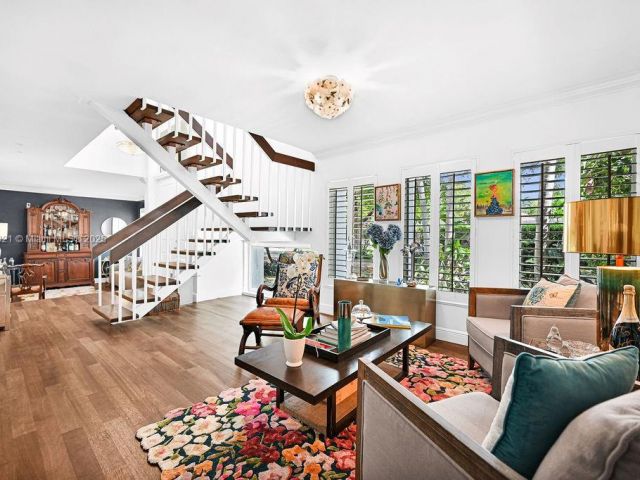 Продажа дома по адресу 1450 Ortega Avenue - фото 6158640