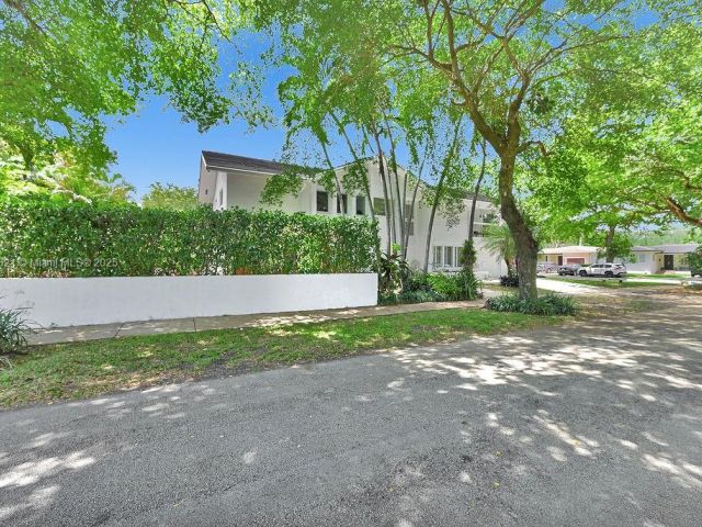 Продажа дома по адресу 1450 Ortega Avenue - фото 6158647