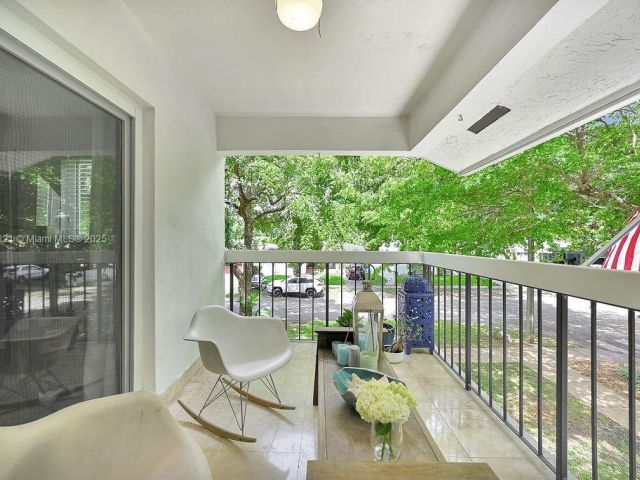 Продажа дома по адресу 1450 Ortega Avenue - фото 6158651