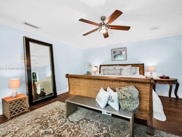 Продажа дома по адресу 1450 Ortega Avenue - фото 6158653