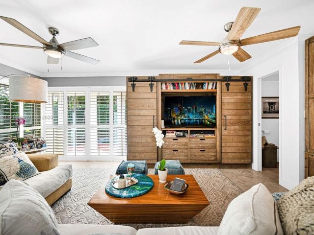 Продажа дома по адресу 1450 Ortega Avenue - фото 6158655