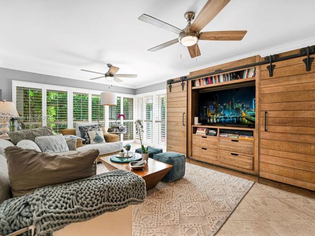 Продажа дома по адресу 1450 Ortega Avenue - фото 6158656