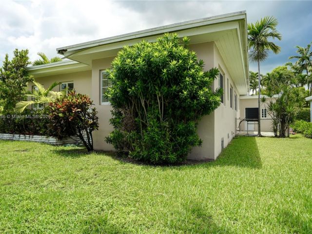 Продажа дома по адресу 1201 S Biscayne Point Rd - фото 6121275