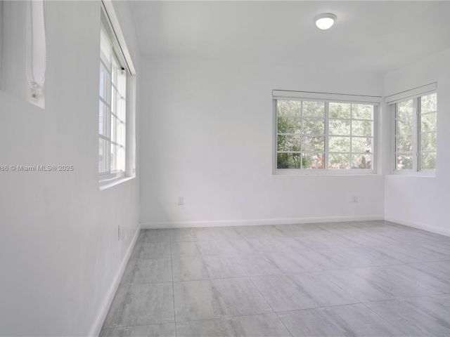 Продажа дома по адресу 1201 S Biscayne Point Rd - фото 6121276