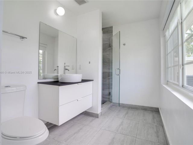 Продажа дома по адресу 1201 S Biscayne Point Rd - фото 6121277