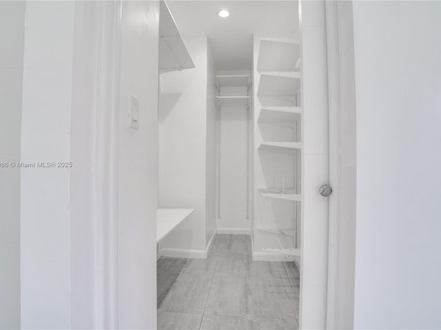 Продажа дома по адресу 1201 S Biscayne Point Rd - фото 6121278