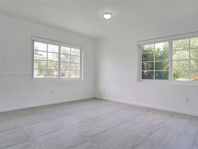 Продажа дома по адресу 1201 S Biscayne Point Rd - фото 6121280