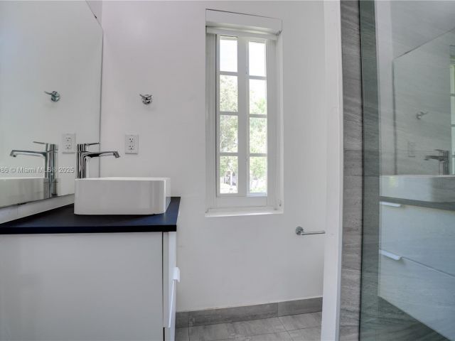 Продажа дома по адресу 1201 S Biscayne Point Rd - фото 6121281