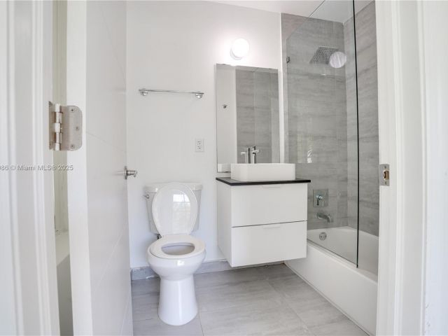 Продажа дома по адресу 1201 S Biscayne Point Rd - фото 6121286