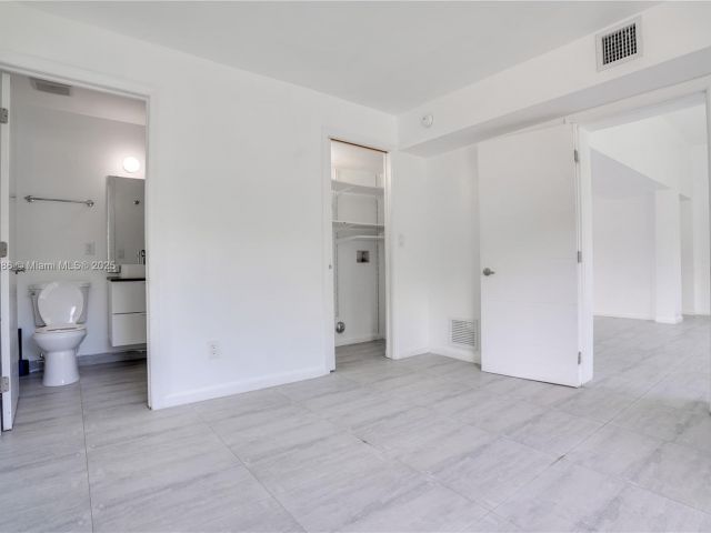 Продажа дома по адресу 1201 S Biscayne Point Rd - фото 6121287