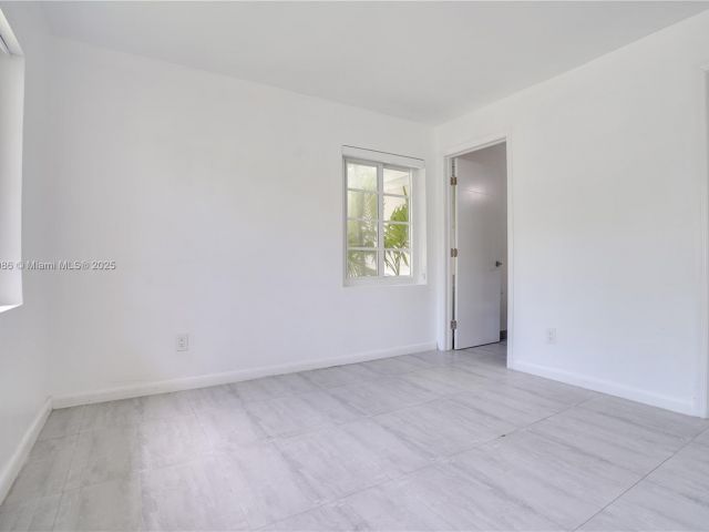 Продажа дома по адресу 1201 S Biscayne Point Rd - фото 6121288