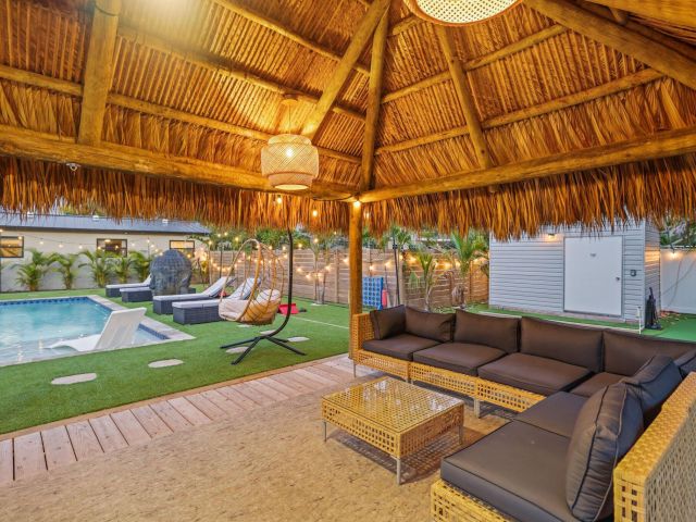 Продажа дома по адресу 1646 NE 3rd Avenue - фото 6110625