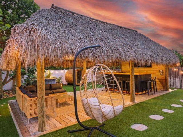 Продажа дома по адресу 1646 NE 3rd Avenue - фото 6110626