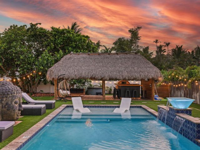 Продажа дома по адресу 1646 NE 3rd Avenue - фото 6110627