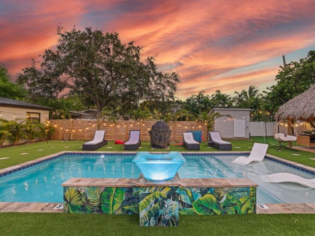 Продажа дома по адресу 1646 NE 3rd Avenue - фото 6110631