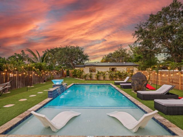 Продажа дома по адресу 1646 NE 3rd Avenue - фото 6110633