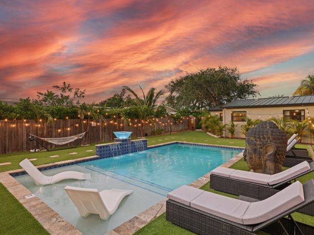 Продажа дома по адресу 1646 NE 3rd Avenue - фото 6110634