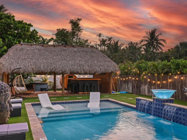 Продажа дома по адресу 1646 NE 3rd Avenue - фото 6110636