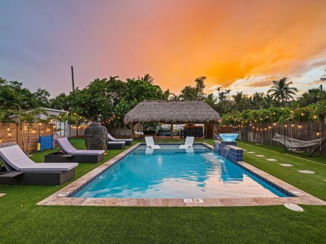 Продажа дома по адресу 1646 NE 3rd Avenue - фото 6110637