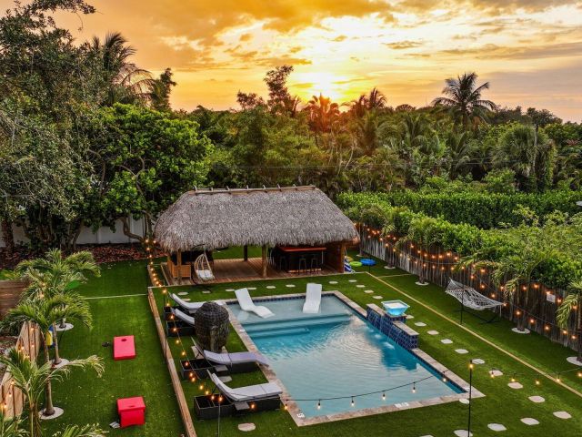 Продажа дома по адресу 1646 NE 3rd Avenue - фото 6110639