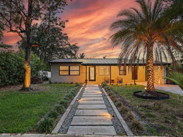 Продажа дома по адресу 1646 NE 3rd Avenue - фото 6110642