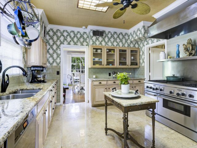 Продажа дома по адресу 284 Queens Court - фото 6135396