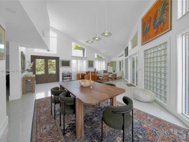 Продажа дома по адресу 6320 Dolphin Dr - фото 6101498