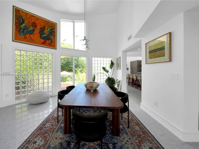 Продажа дома по адресу 6320 Dolphin Dr - фото 6101500