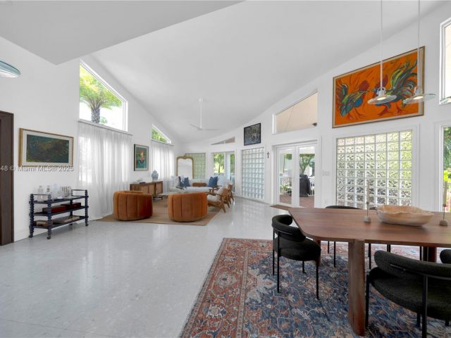 Продажа дома по адресу 6320 Dolphin Dr - фото 6101501